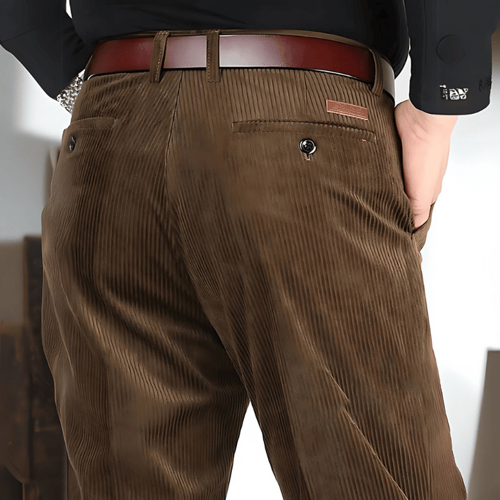 Leichte Hose mit klassischer Passform für Männer