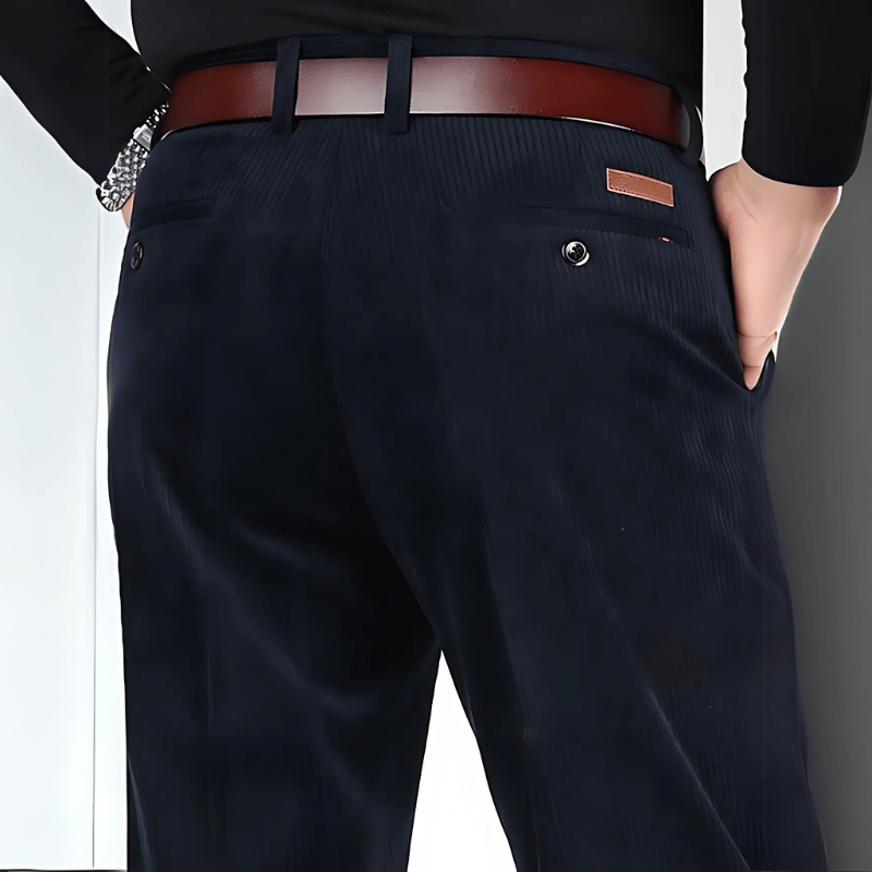 Leichte Hose mit klassischer Passform für Männer