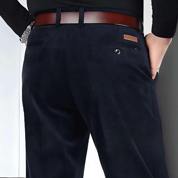 Leichte Hose mit klassischer Passform für Männer