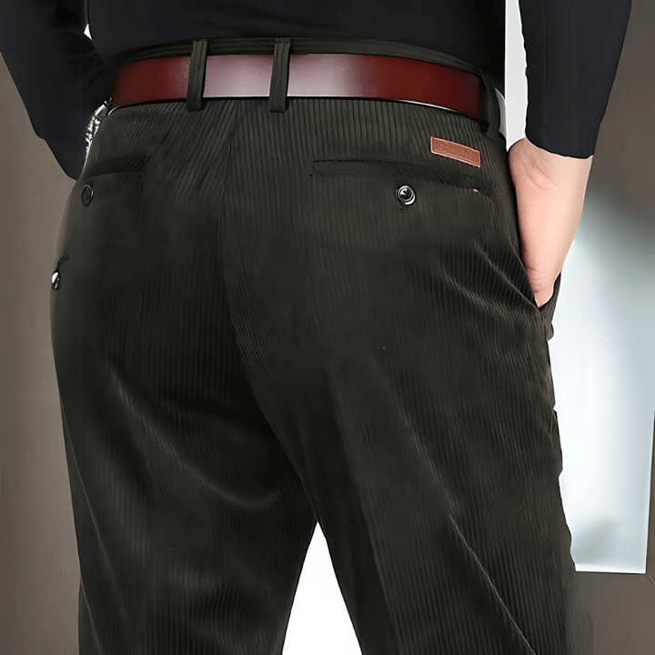 Leichte Hose mit klassischer Passform für Männer