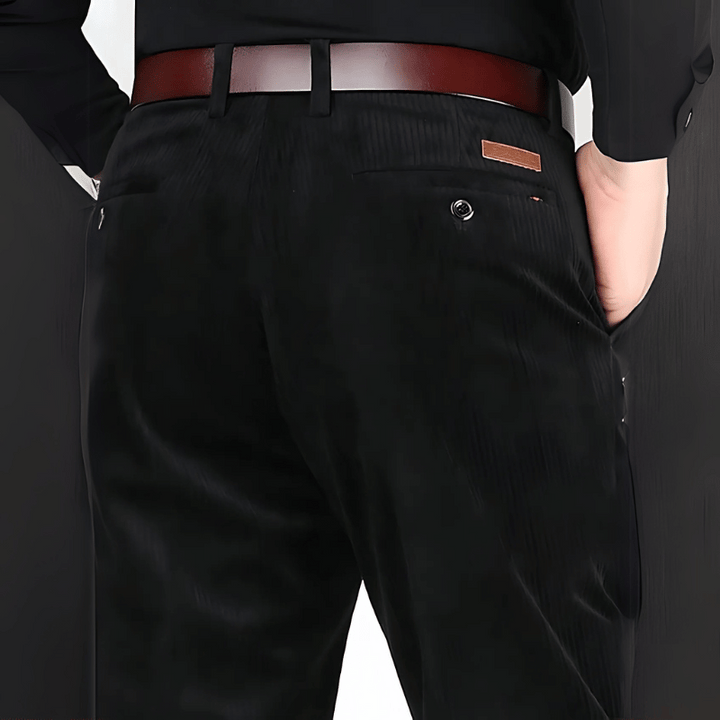 Leichte Hose mit klassischer Passform für Männer