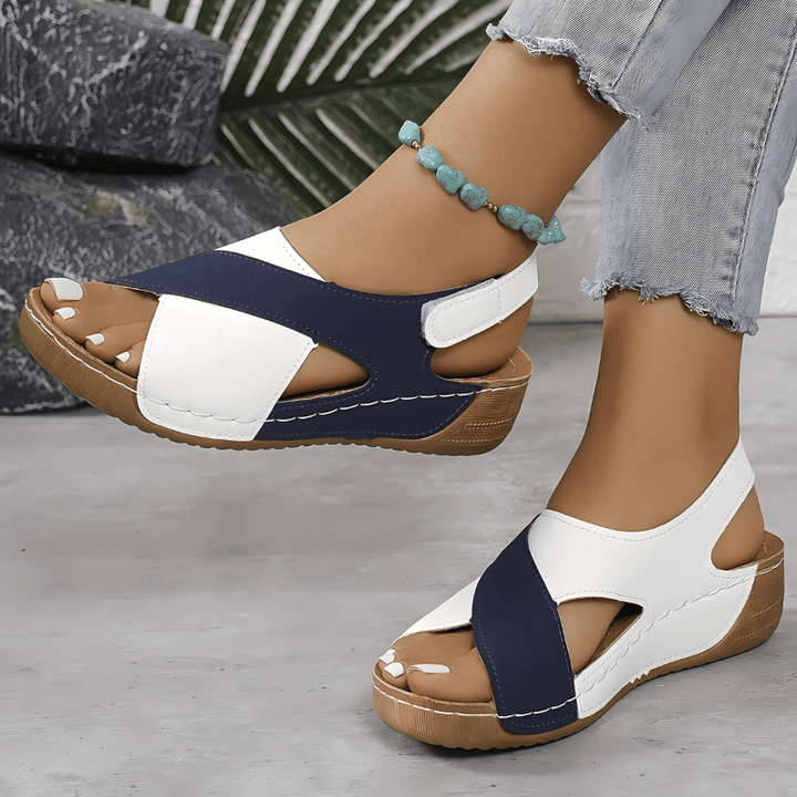 Modische Sandale mit modernem Design