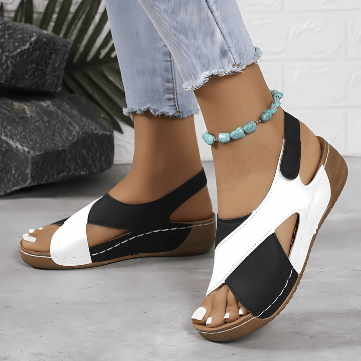 Modische Sandale mit modernem Design