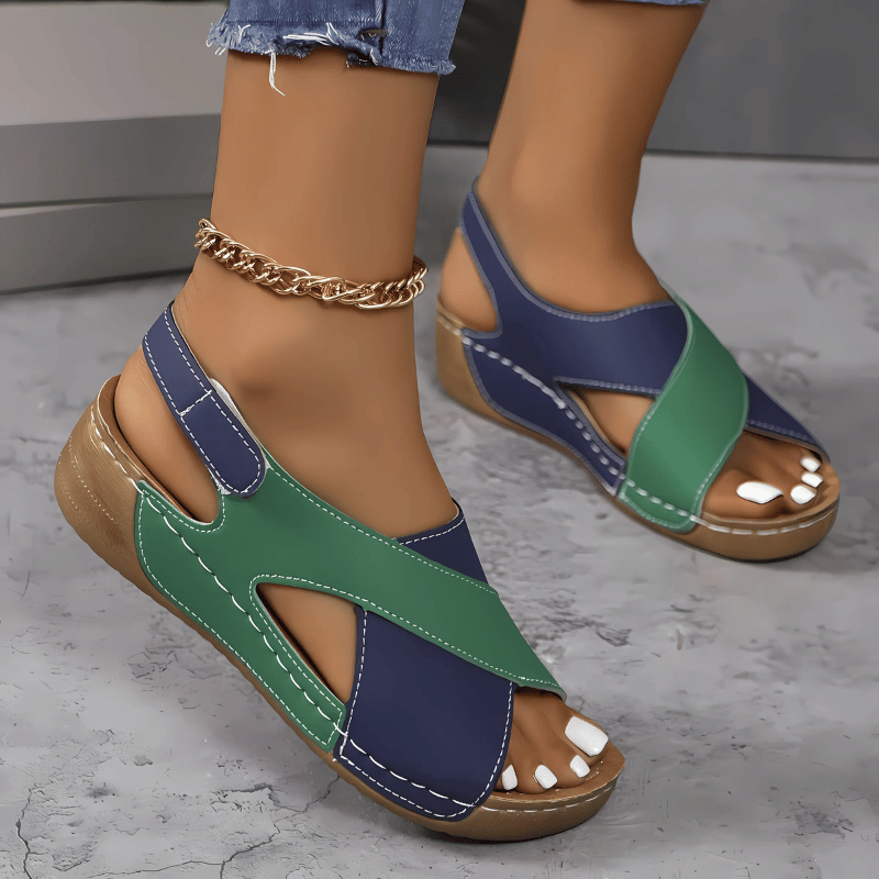 Modische Sandale mit modernem Design