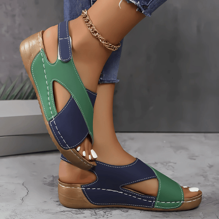 Modische Sandale mit modernem Design