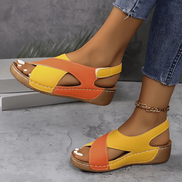 Modische Sandale mit modernem Design